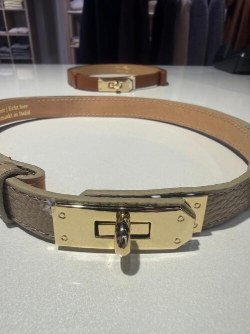 Skinnbelte med eksklusiv gullspenne Beige